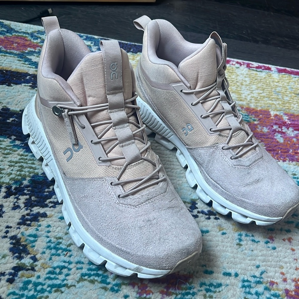 On Cloud Running slip on sneakers